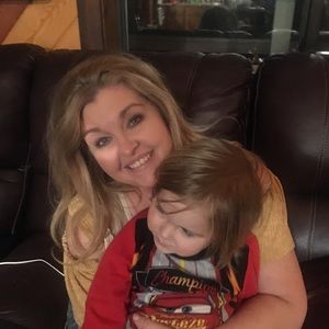 Meet your Posher, Lora